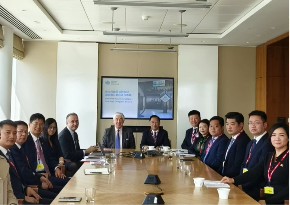 Tan Yong visits the London Stock Exchange.