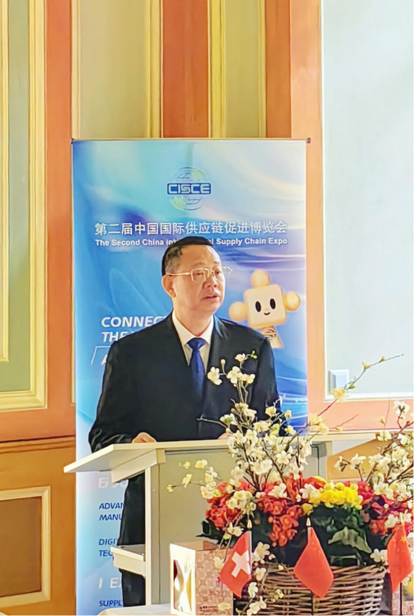 Wen Shuxun presents Changsha during a promotion for the Hunan-Switzerland Economic and Trade Conference & the Second China International Supply Chain Expo.