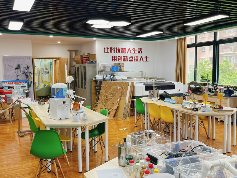 学校为学生创新提供了完备的场所。