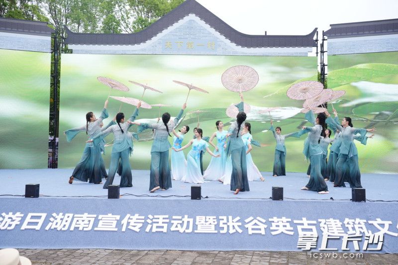 开幕式上的文艺表演。