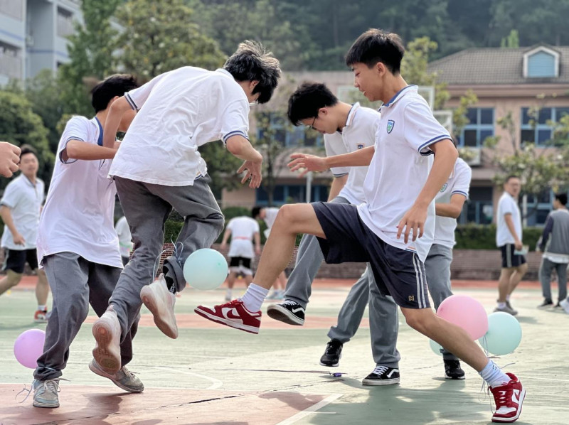 丰富的活动为学生减压。