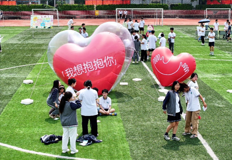 本次游园会活动形式多样，设置了脑力挑战类、艺术疗愈类、趣味活动类等30项活动。