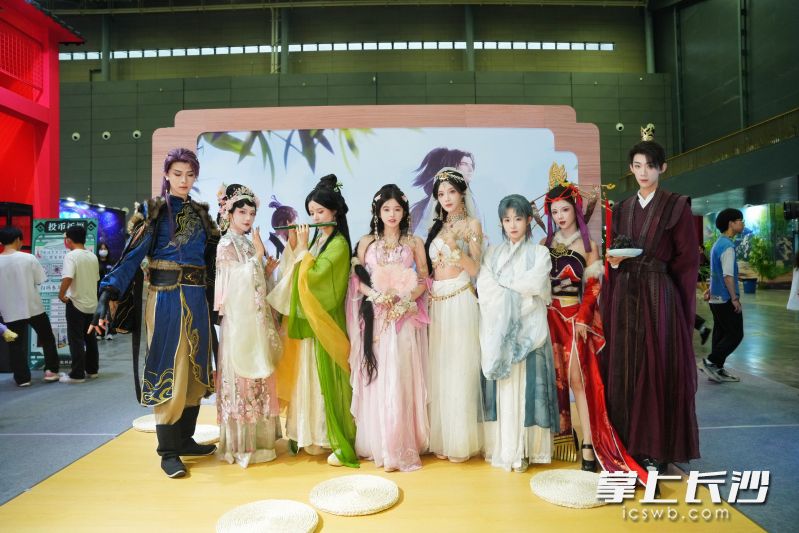 本次展会吸引了“施梦露”等36位“顶流”动漫、国风嘉宾现场助阵。