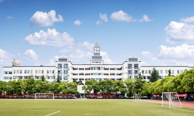 学校教学楼远景。照片由学校提供。