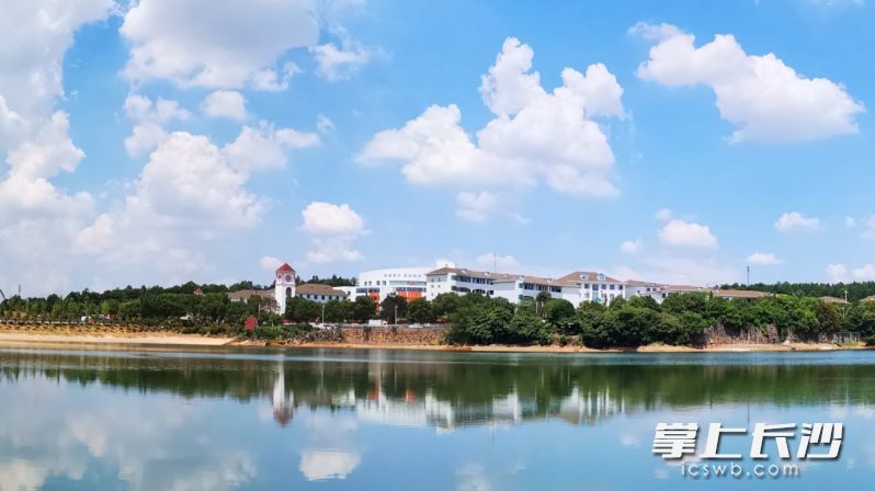 美丽在长沙市雨花区同升湖学校。长沙晚报通讯员 王治宇 摄