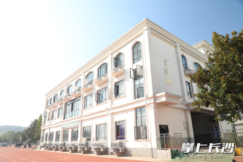 学校专门设置了一栋楼用于生涯教育课程的开设。