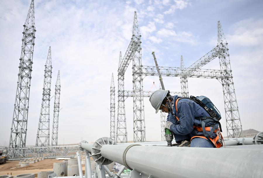 A staff member of the Ningxia branch of State Grid Corporation of China works at the construction site of the Zhongning converter station in northwest China's Ningxia Hui Autonomous Region, July 10, 2024. (Xinhua/Wang Peng)