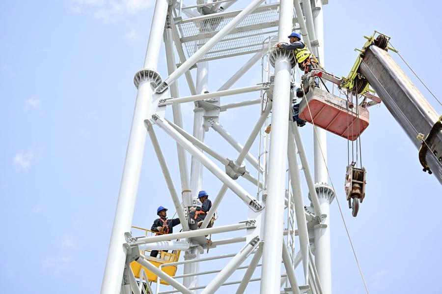 Staff members of the Ningxia branch of State Grid Corporation of China work at the construction site of the Zhongning converter station in northwest China's Ningxia Hui Autonomous Region, July 10, 2024. (Xinhua/Wang Peng)