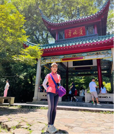 导游于卓廷。