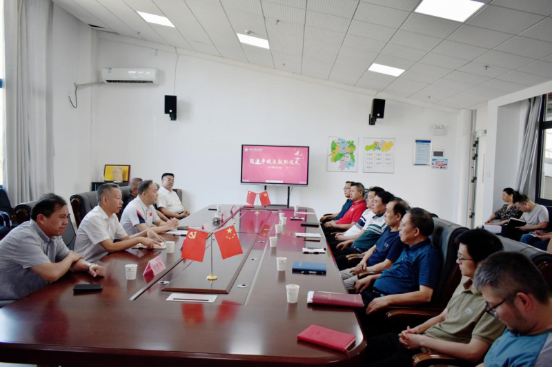 长沙市恒定高级中学举行相关会议，宣布张迪平就任校长。均为长沙晚报通讯员 易颇 摄