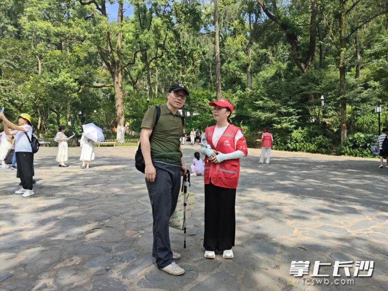 “小青星”青年志愿者在景区开展志愿服务。均为长沙晚报通讯员 黎汉章 周宁 供图