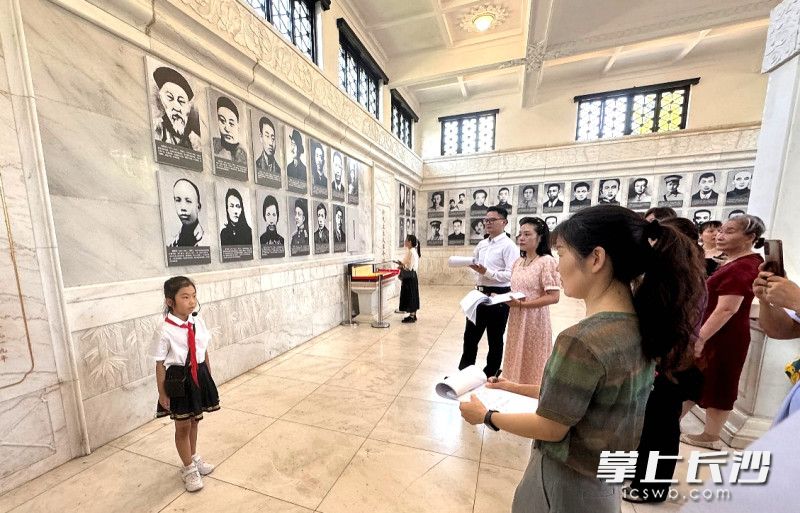 参加培训的小小红色宣讲员正在接受考核。均为长沙晚报全媒体记者 贺文兵 摄