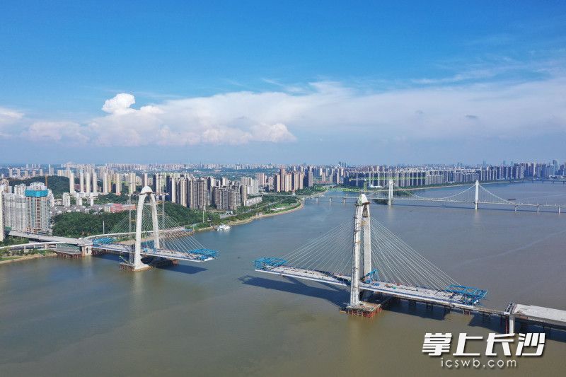 The Xinglian Road Grand Channel Project under construction.