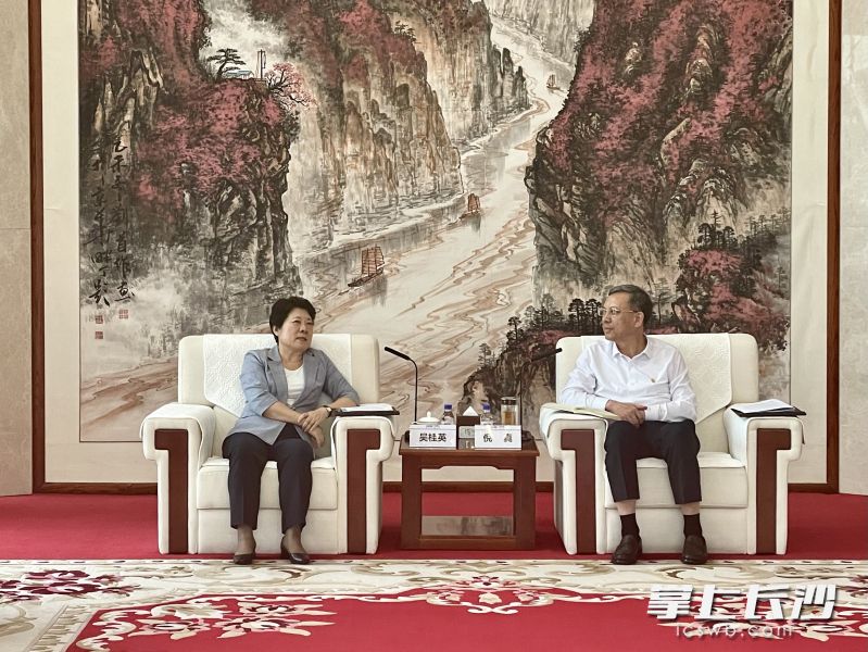 23日，吴桂英在京与中国能建党委副书记、总经理倪真会谈交流。均为长沙晚报全媒体记者 凌晴 摄