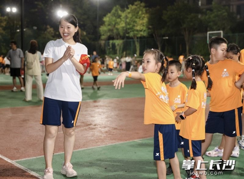“八方少年跑团”于今年7月正式组建，目前青少年注册人数约400人。
