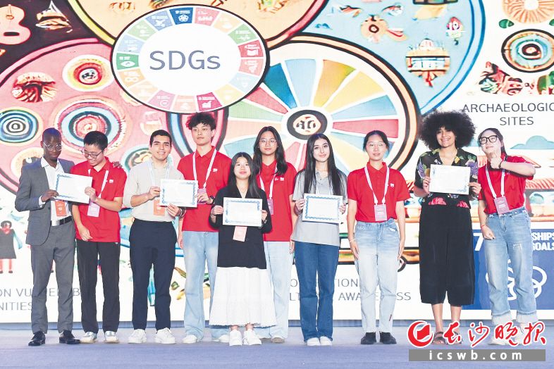 9月25日上午,2024“一带一路”青年创意与遗产论坛举行成果说明会,并揭晓了海报评选结果。长沙晚报全媒体记者 黄启晴 摄 9月25日上午,2024“一带一路”青年创意与遗产论坛举行成果说明会,并揭晓了海报评选结果。长沙晚报全媒体记者 黄启晴 摄