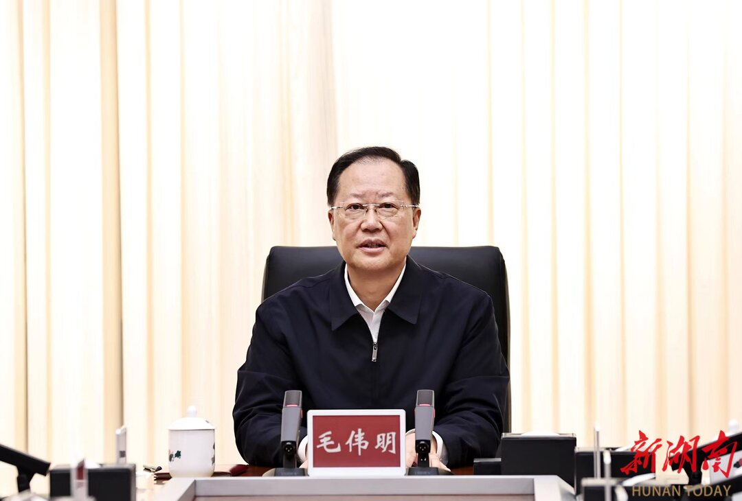14日下午，毛伟明主持召开会议，总结部署专项行动。