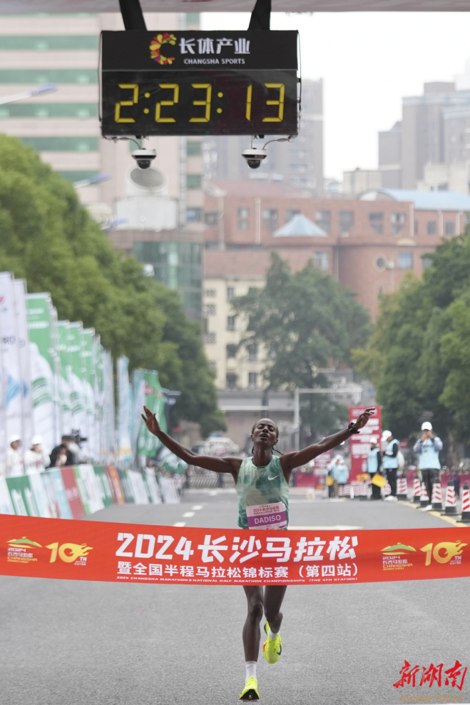 Dadiso Kuftu Tahir from Ethiopia won the first place in the women's group.