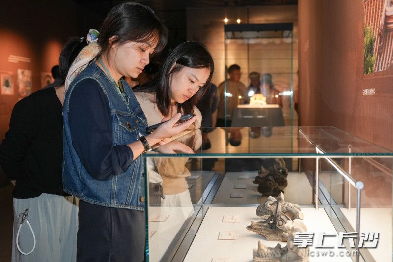 Photo by Zou Lin from Changsha Evening News.