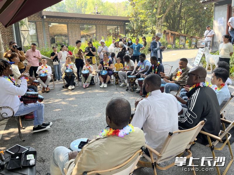 Photo by Liu Xiaomin from Changsha Evening News.