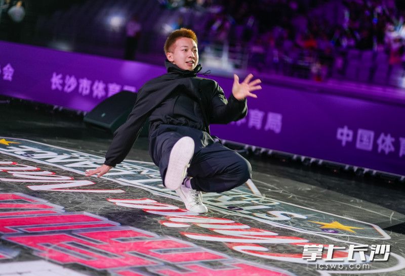 比赛现场，选手在飙舞。均为长沙晚报全媒体记者 陈飞 摄