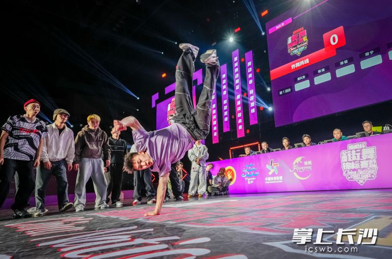 All photos, except those with names, were taken by Chen Fei.
