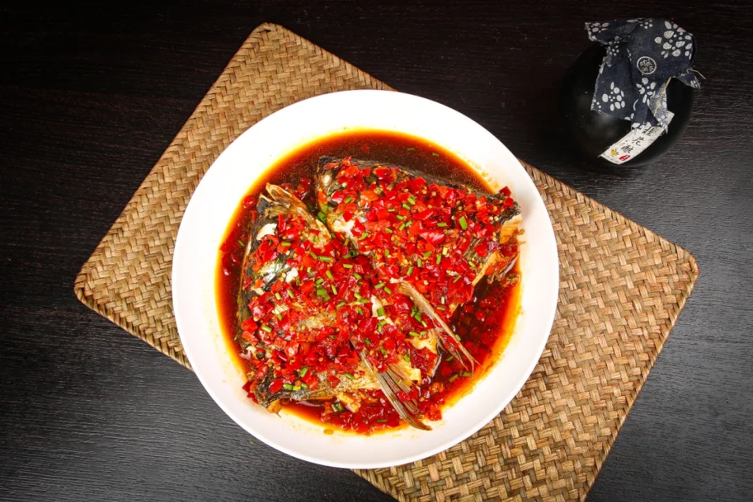 Steamed fish head with chopped chili.