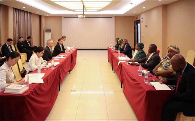 On December 2, Secretary Shen met with Joyce Banda, MPP president and Malawi's former president.