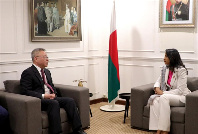 On December 5, Secretary Shen Xiaoming held talks with Madagascan Foreign Minister Rafaravavitafika Rasata.