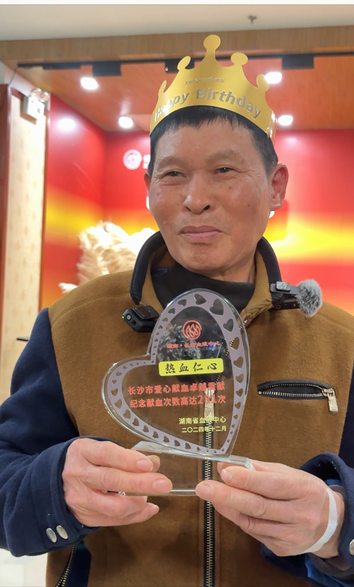 Liu Haisha recently donated blood for the 281st time at the Changsha Blood Center. [Photo provided to chinadaily.com.cn]