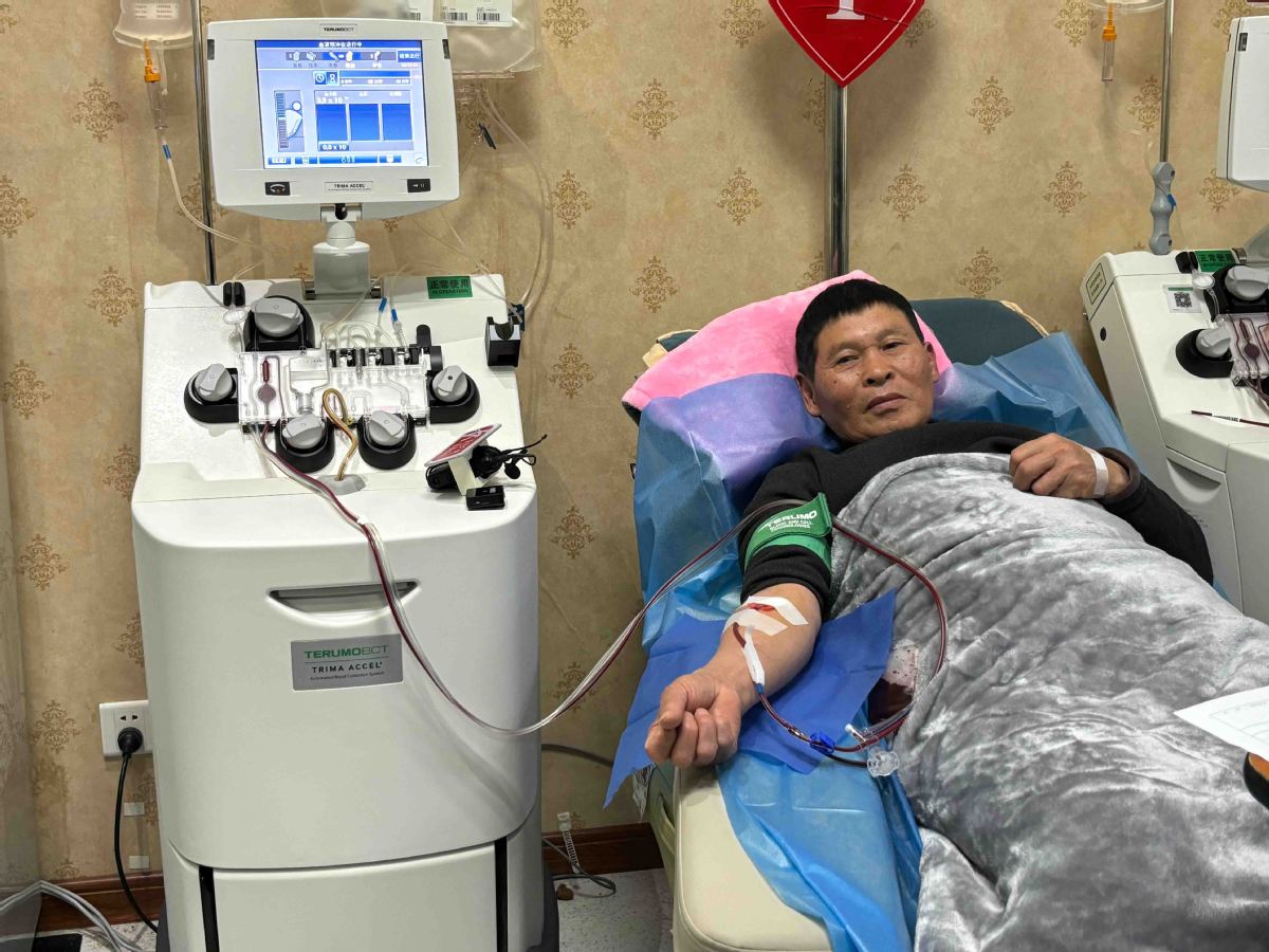 Liu Haisha recently donated blood for the 281st time at the Changsha Blood Center. [Photo provided to chinadaily.com.cn]