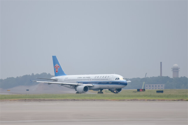 A CSA aircraft at the Changsha Huanghua Airport. (Photo provided by correspondent)