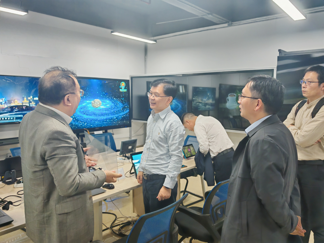 　　12月10日—12日，喻辉带队赴深圳、广州开展招商考察活动。