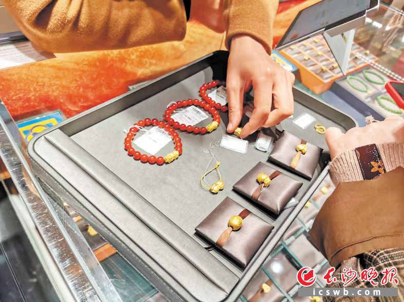 Photo by Chen Xingyuan from Changsha Evening News.