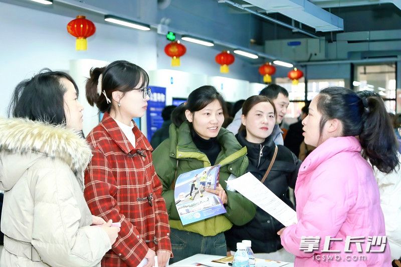 2025年“春风行动”期间，宁乡市依托工程机械、新能源等产业集群，通过“家门口的招聘会”推动劳动力就近就业。长沙晚报通讯员 陈晴 供图