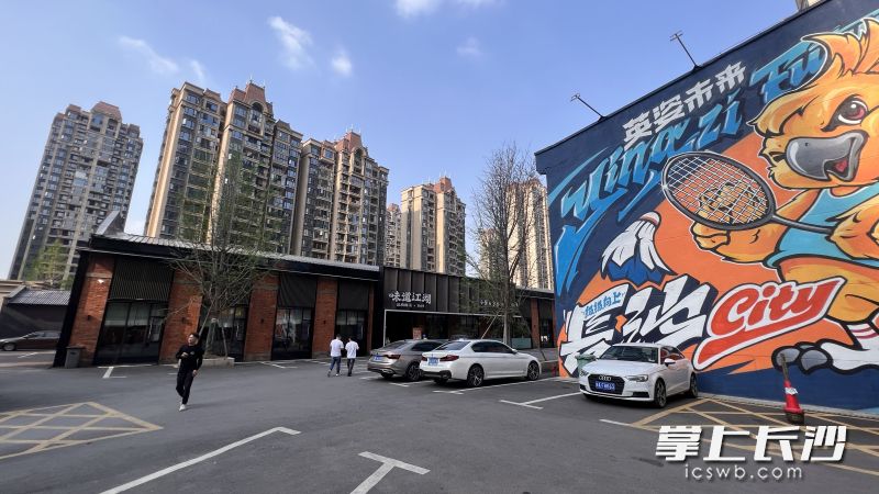 马王堆茶馆以及其所在的“岭尚拾光”文创园区,是长沙国控集团盘活资产的生动实践。 马王堆茶馆以及其所在的“岭尚拾光”文创园区,是长沙国控集团盘活资产的生动实践。