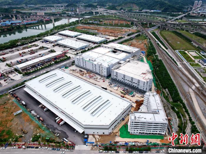 Smart Cold Chain Digital Logistics Center at the Huaihua International land Port , the largest intelligent single cold chain storage project in Hunan Province.