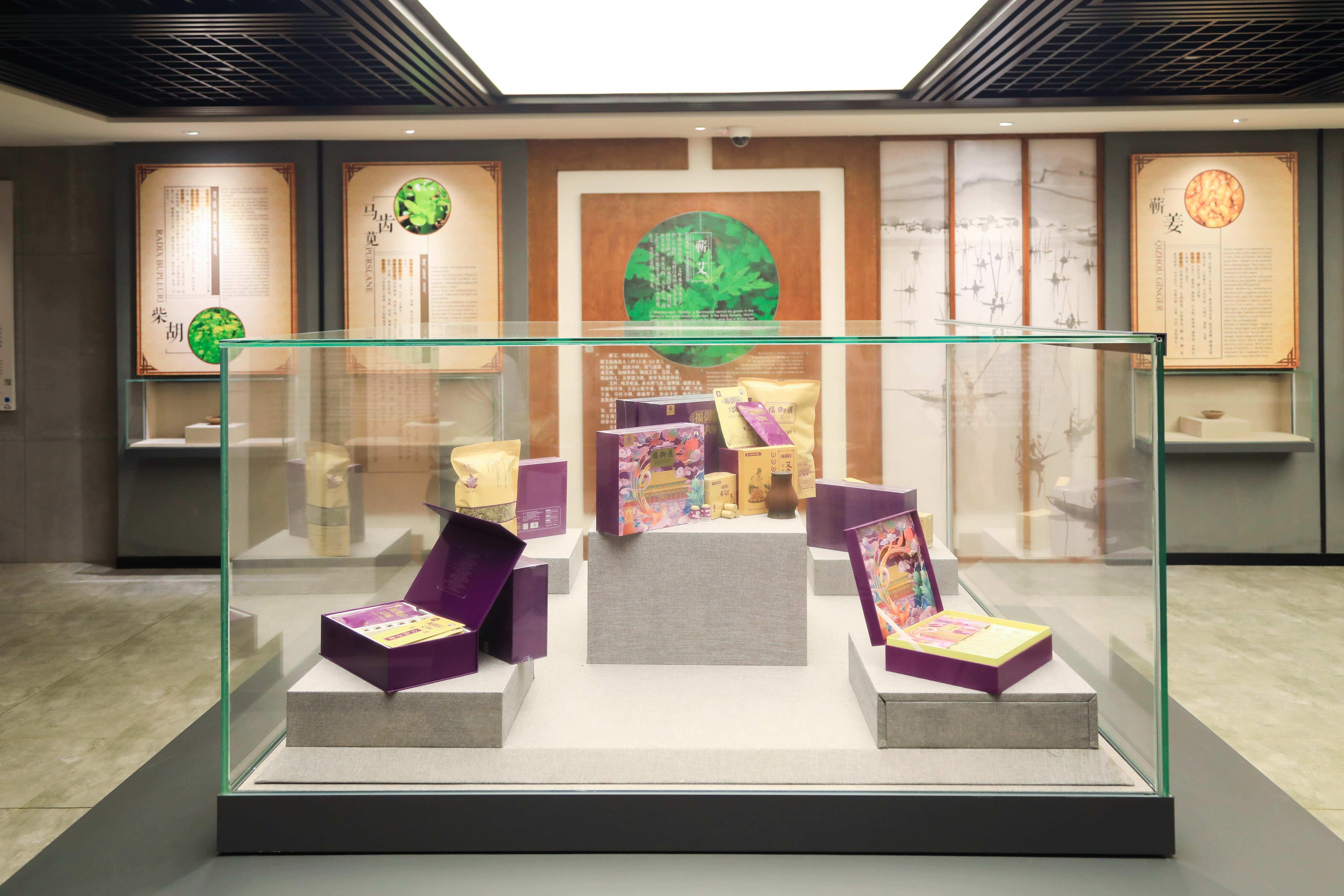 俏妃福御医专利秘法小罐灸在李时珍博物馆展出。均为通讯员 供图