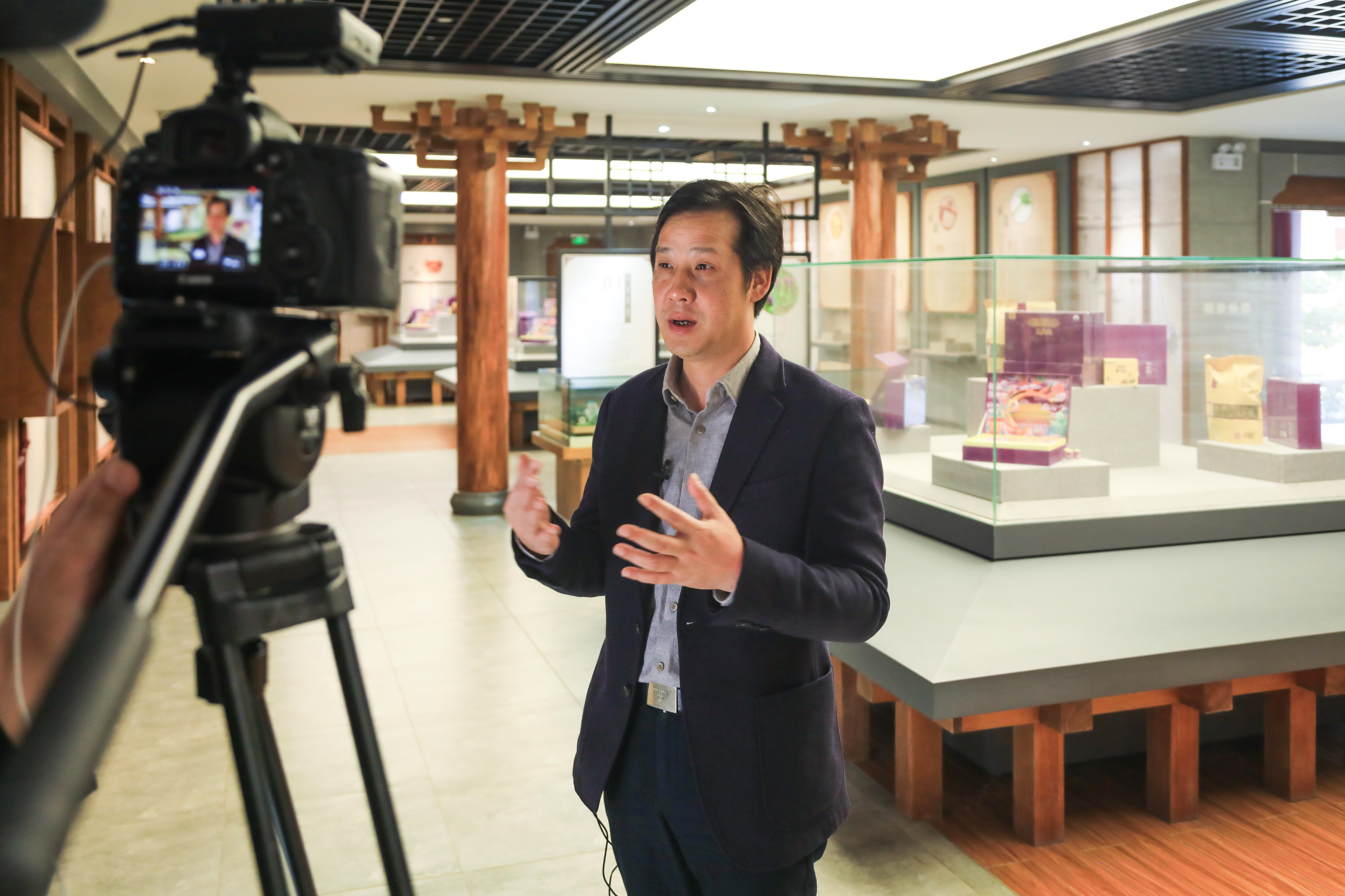 湖北蕲春李时珍博物馆，蕲艾产业专家讲述蕲艾发展。