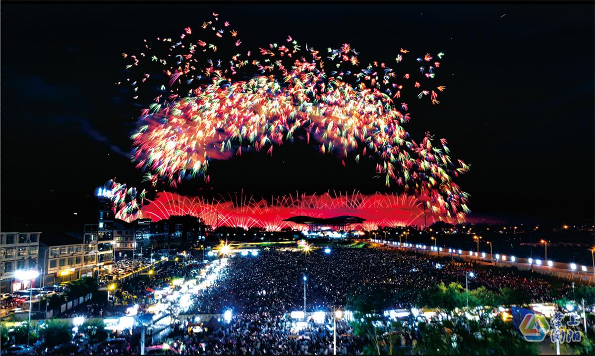 5月2日、3日晚，48万人次游客汇聚浏阳天空剧院片区，共赏烟花盛宴。张伟华摄