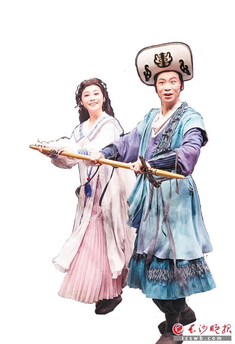 新国风沉浸式幻境秀《新刘海砍樵》。