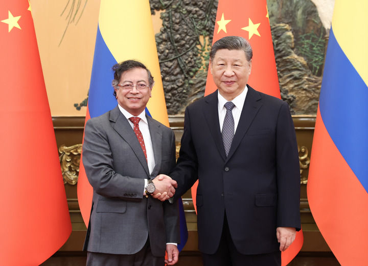 5月14日上午，国家主席习近平在北京人民大会堂会见来华出席中拉论坛第四届部长级会议的哥伦比亚总统佩特罗。新华社记者 黄敬文 摄
