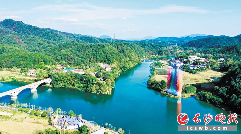双江口文化公园沿河而建，是一处文化气息浓厚、红色精神凸显、生态环境优美的文旅热地。长沙晚报通讯员 金利蓉 供图