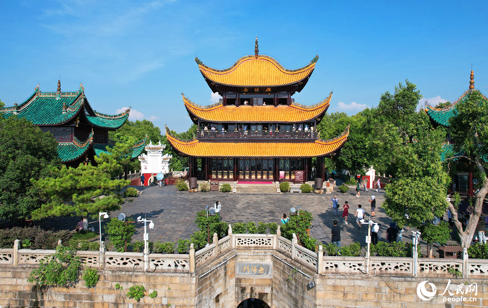 Yueyang Tower in Yueyang, central China's Hunan Province. (People's Daily Online/Liu Bin)