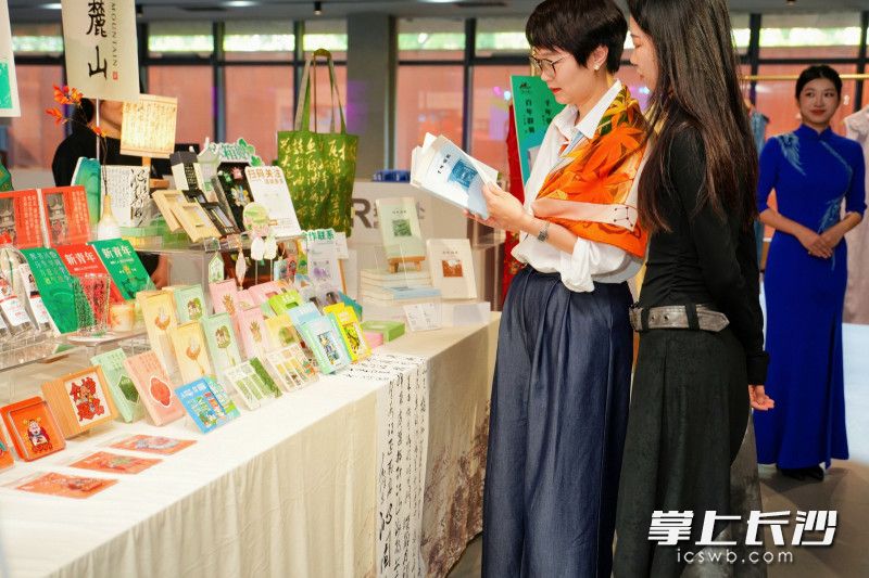 文创产品展示。