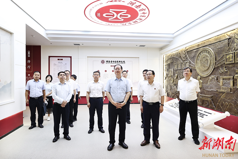 毛伟明在省中医药研究院调研。