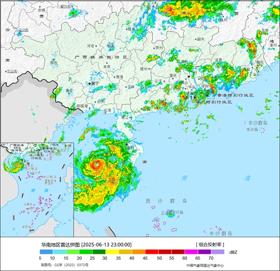 台风“蝴蝶”登陆前后的天气雷达图。