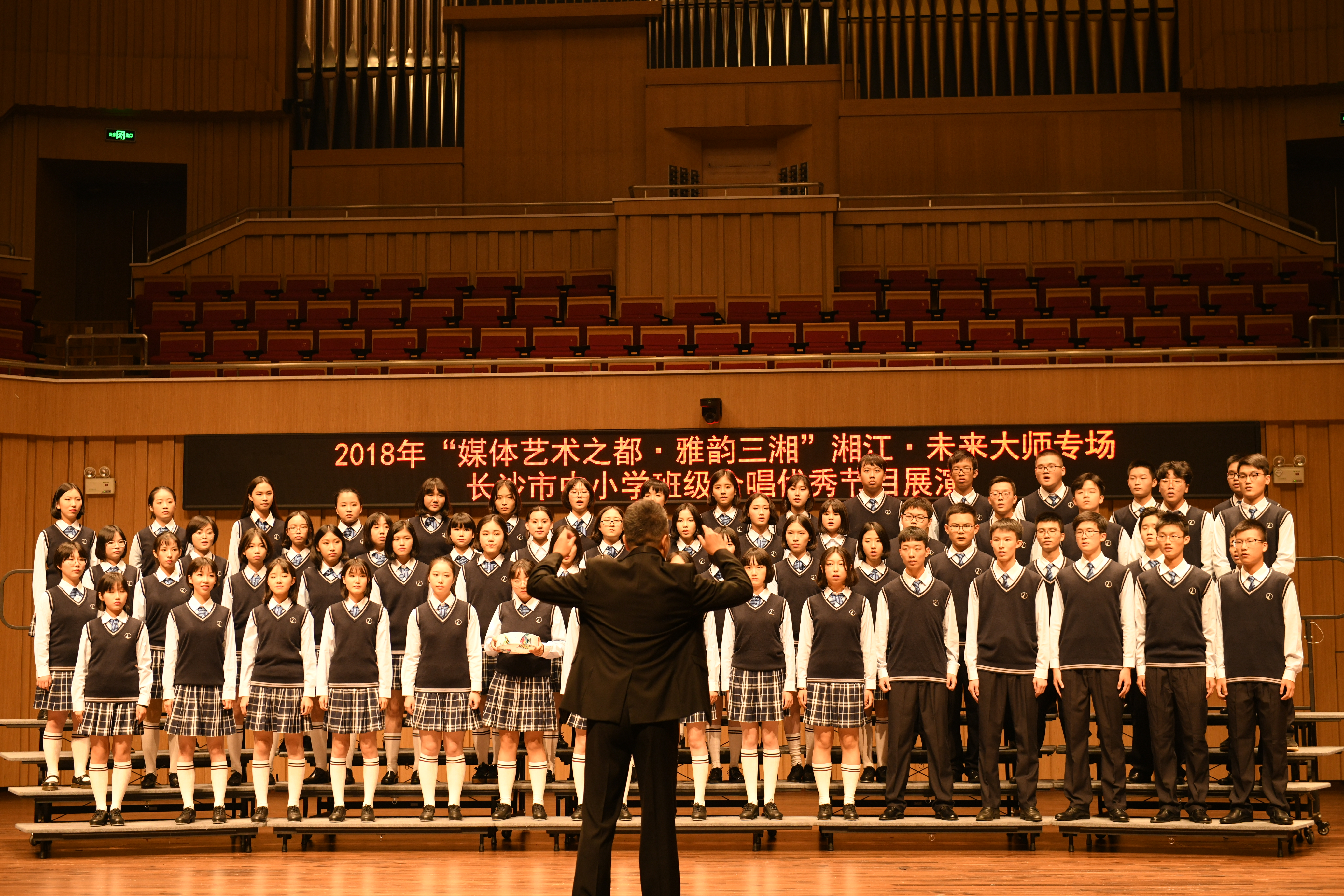 合唱团演出。