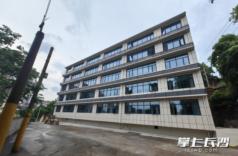 粮运2栋提质改造前与提质改造后对批。资料图片