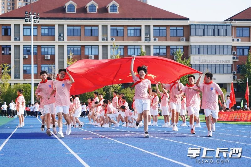 长沙市中嘉学校致力于唤醒和培养孩子的“学习力”。　　林彬蔚 摄